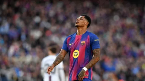 李方慧勇夺亚冬会首金，自信调整铸就荣耀瞬间